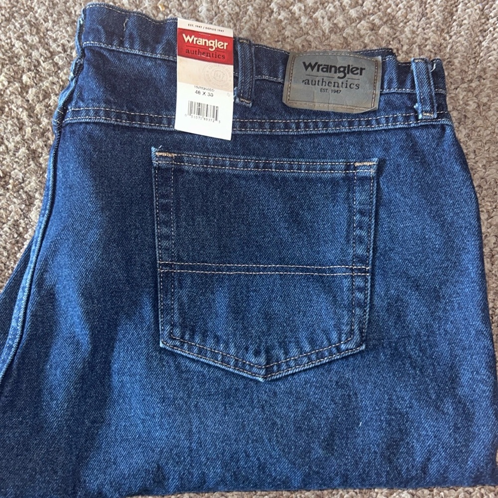 NWT WRANGLER AUTHENTIC Mens Comfort Relaxed Fit Jean